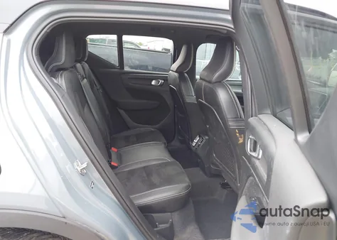 2021 Volvo Xc40 T5 R-Design z USA, uszkodzony, nr VIN YV4162UM7M2446598